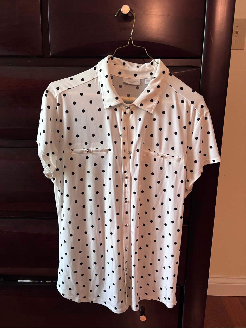 New York & Company White Short-Sleeve Button-Down Shirt with Black Polka Dots